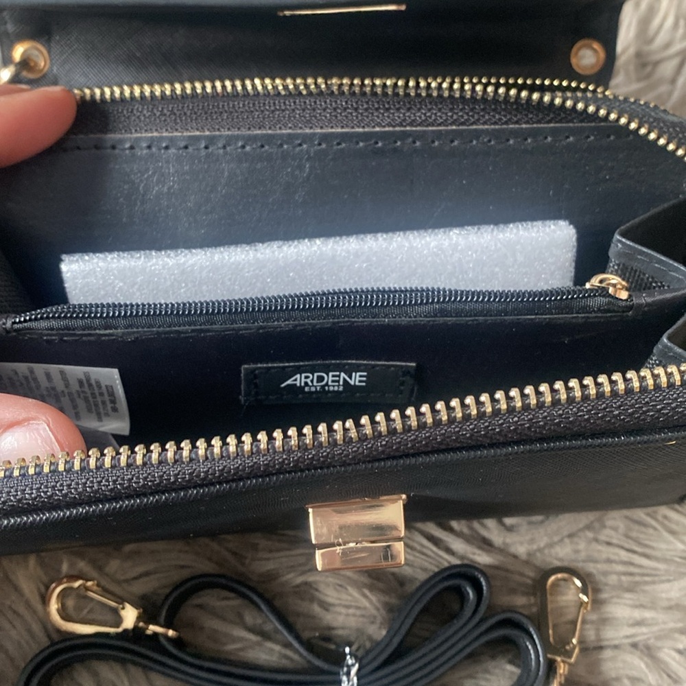 Black Twist Lock Wallet - Picture 6 of 7